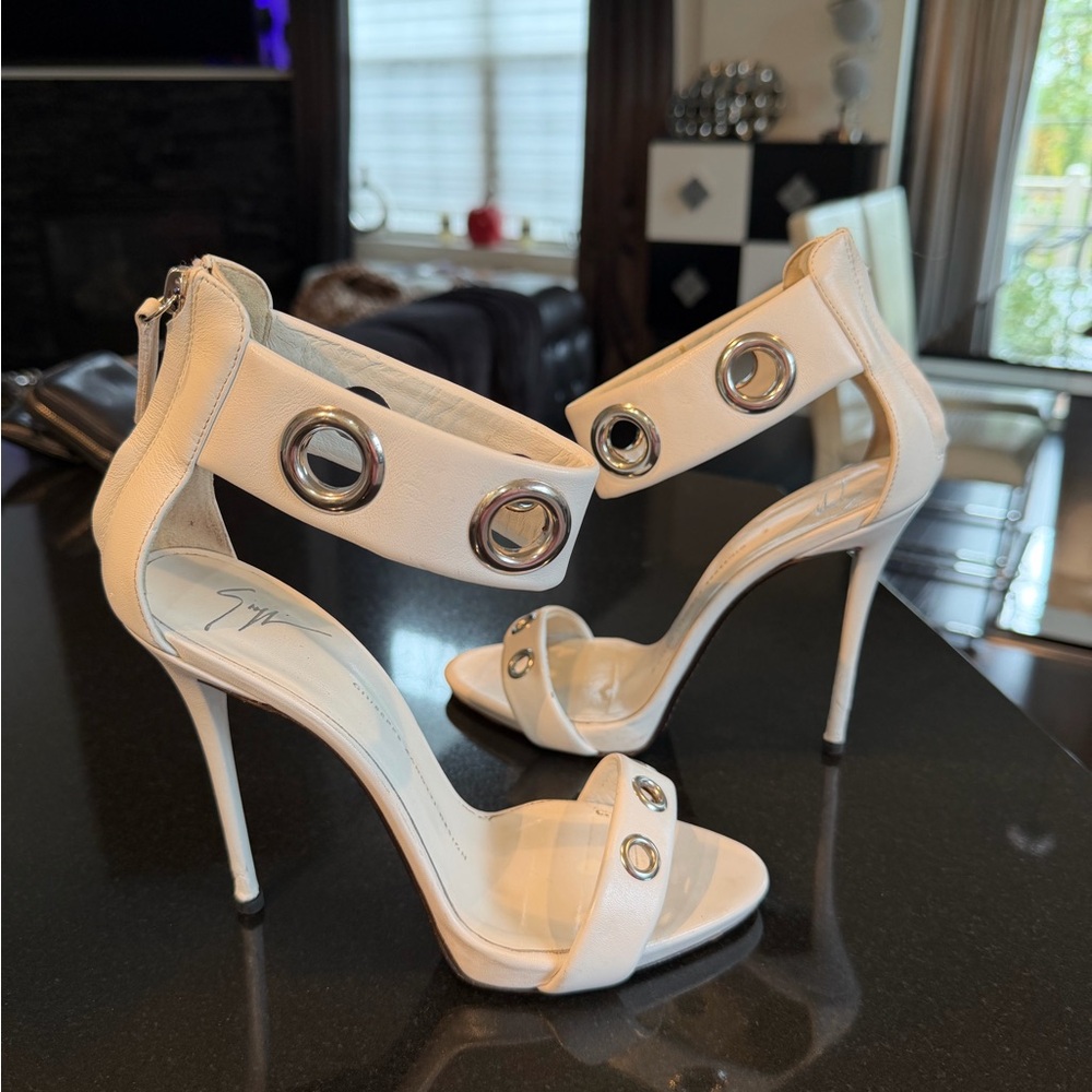 Giuseppe Zanotti Cream Heels with Silver Details